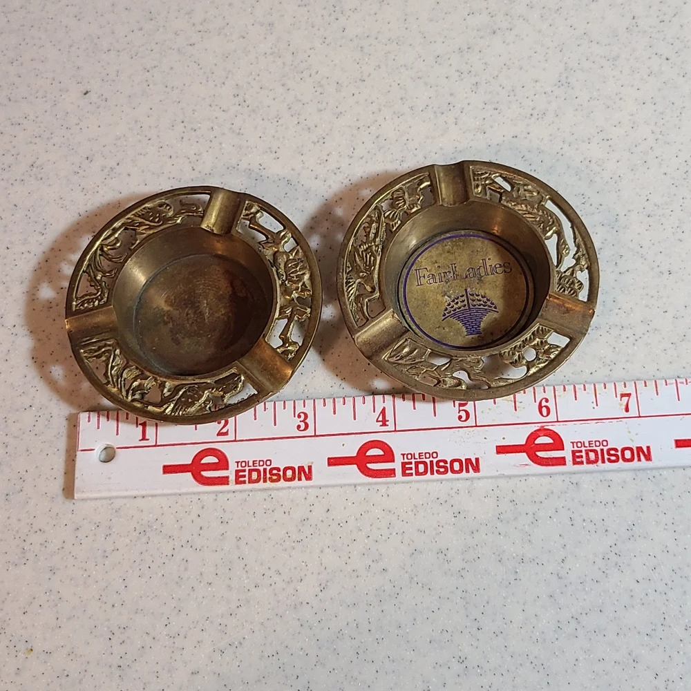 Vintage set ashtrays